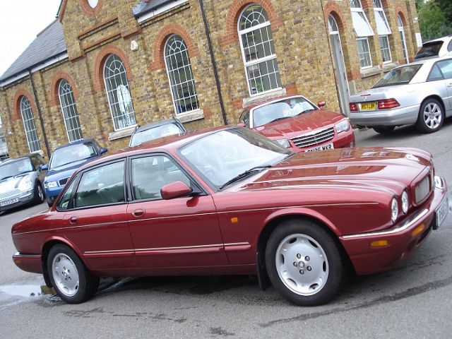 Jaguar XJ6 28