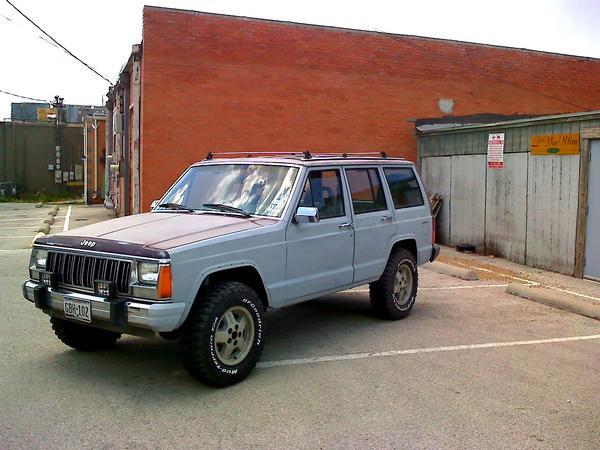 Jeep Cherokee 25 Laredo