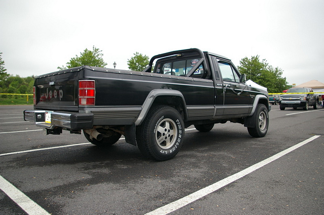 Jeep Comanche Laredo pickup