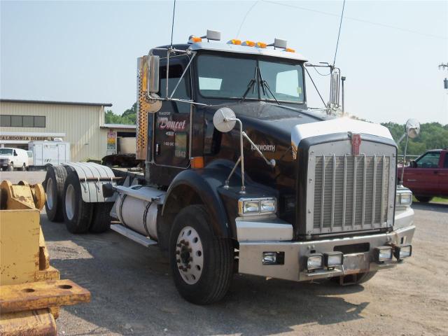 Kenworth T800B Daycab