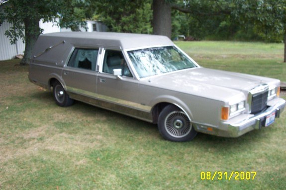 Lincoln Continental Town Car hearse