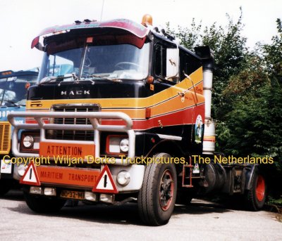 Mack F700