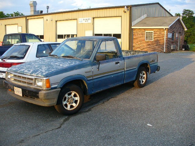 Mazda B-2200 SE-5