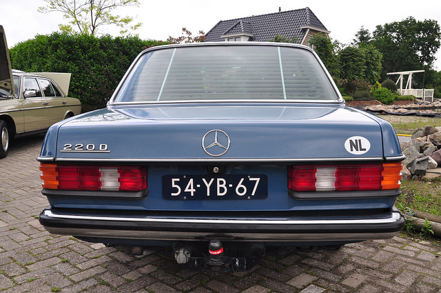 Mercedes-Benz 220D