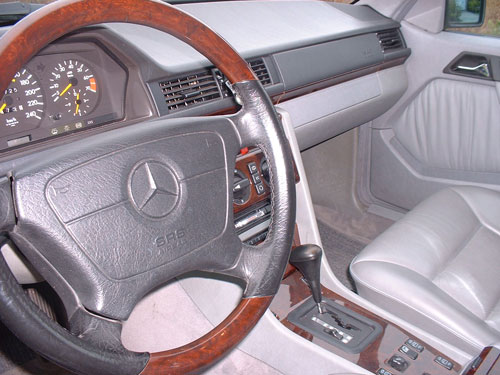 Mercedes-Benz 220E