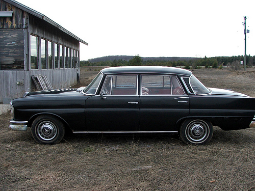 Mercedes-Benz 220S 4dr