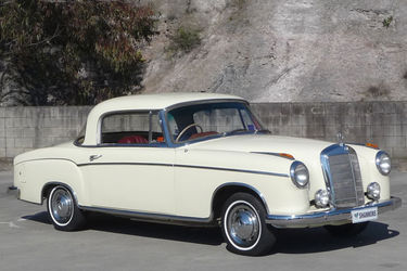 Mercedes-Benz 220S coupe