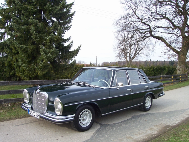 Mercedes-Benz 250 S Sedan