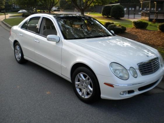 Mercedes-Benz 320 sedan