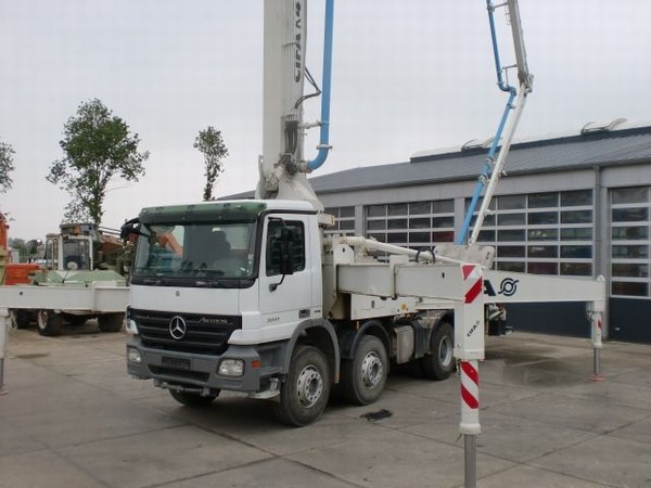 Mercedes-Benz 3241 Actros