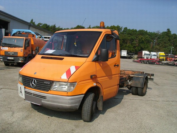 Mercedes-Benz 412D