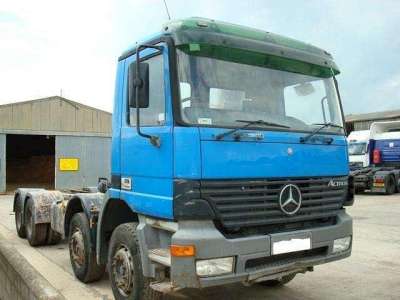 Mercedes-Benz Actros 3235