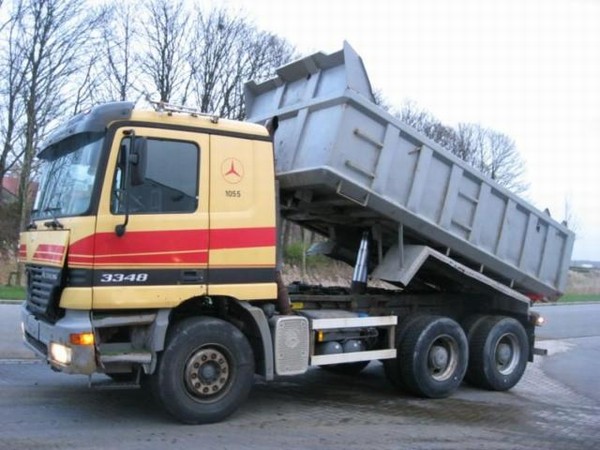 Mercedes-Benz Actros 3348