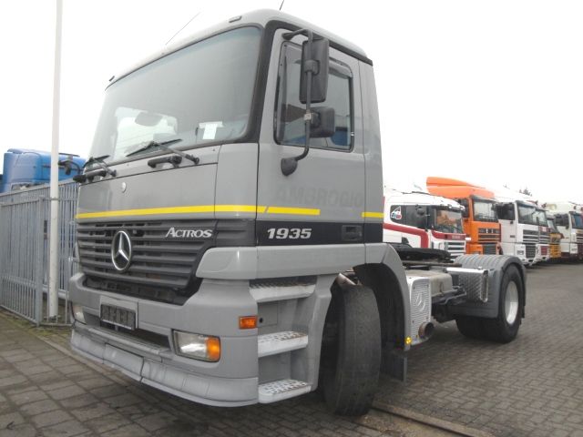 Mercedes-Benz Axor 1935 LS