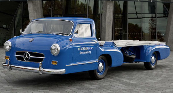 Mercedes-Benz Spezial 300 Transporter replica