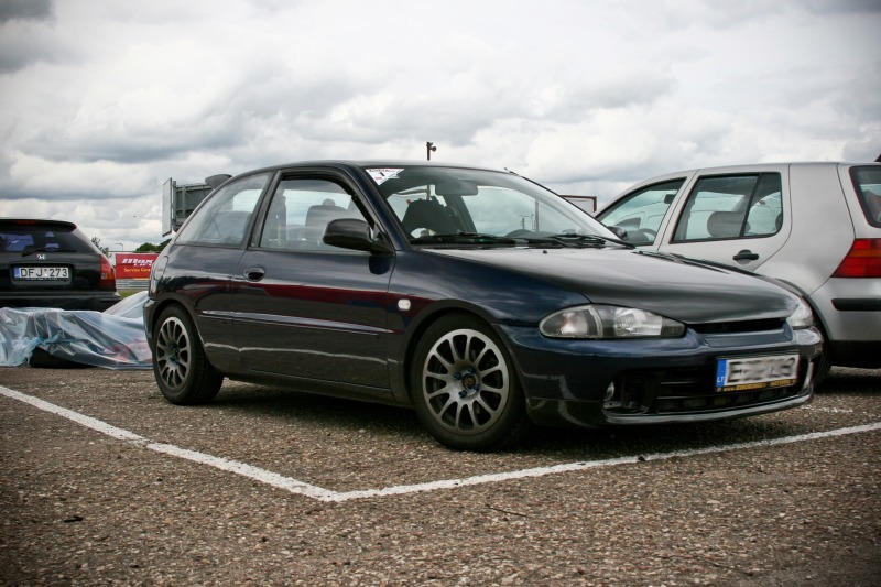 Mitsubishi Colt 5 stance