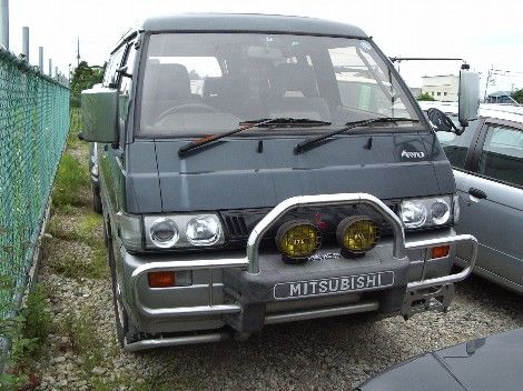 Mitsubishi Delica Star Wagon 2500 4WD
