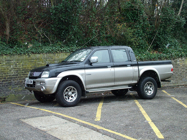 Mitsubishi L200 4WD crew