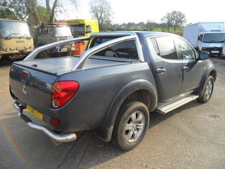 Mitsubishi L200 4WD Crew Cab