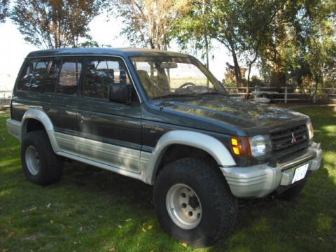 Mitsubishi Montero SR