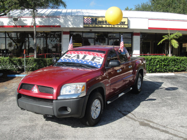 Mitsubishi Raider V6