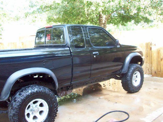 Nissan Frontier Desert Runner