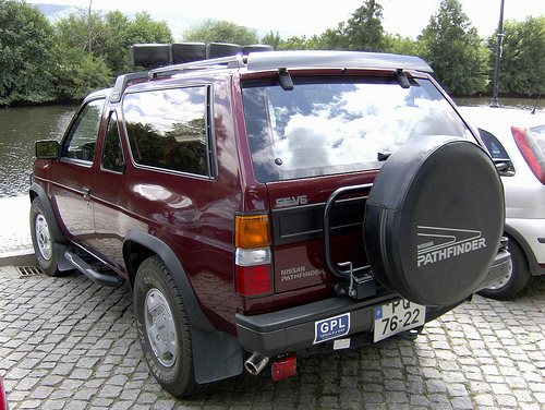 Nissan Pathfinder SE-V6