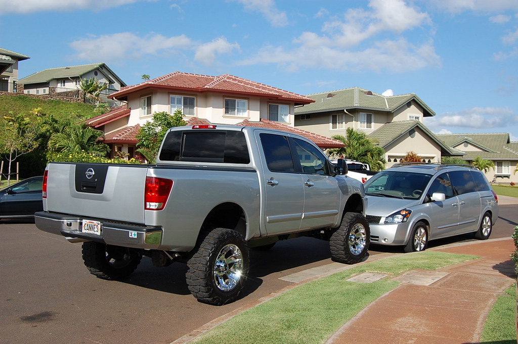 Nissan Titan V8