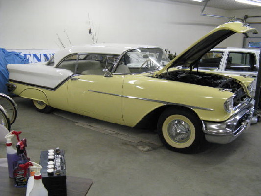 Oldsmobile 88 Holiday coupe