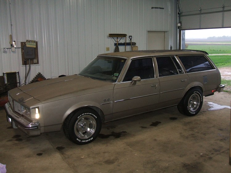 Oldsmobile Cutlass Cruiser wagon