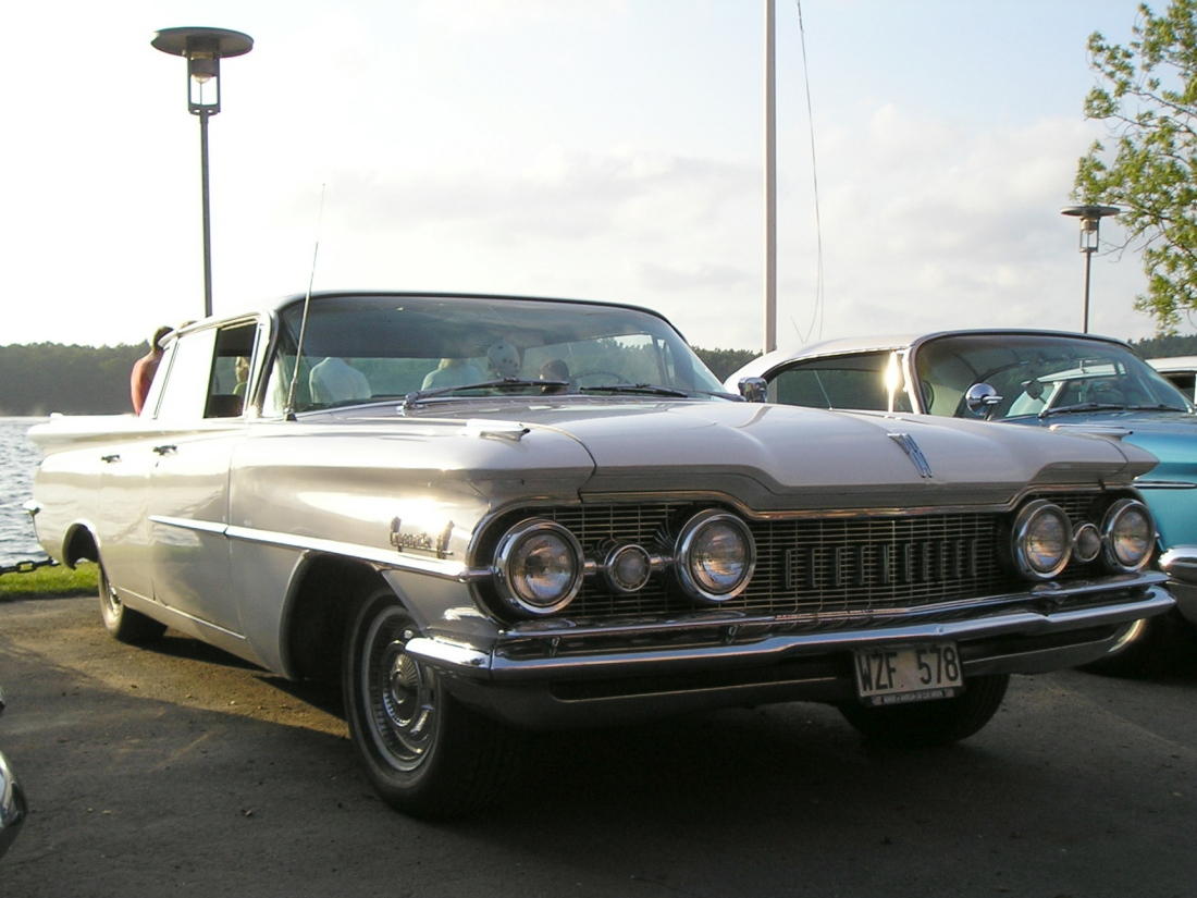 Oldsmobile Dynamic 88 4dr HT