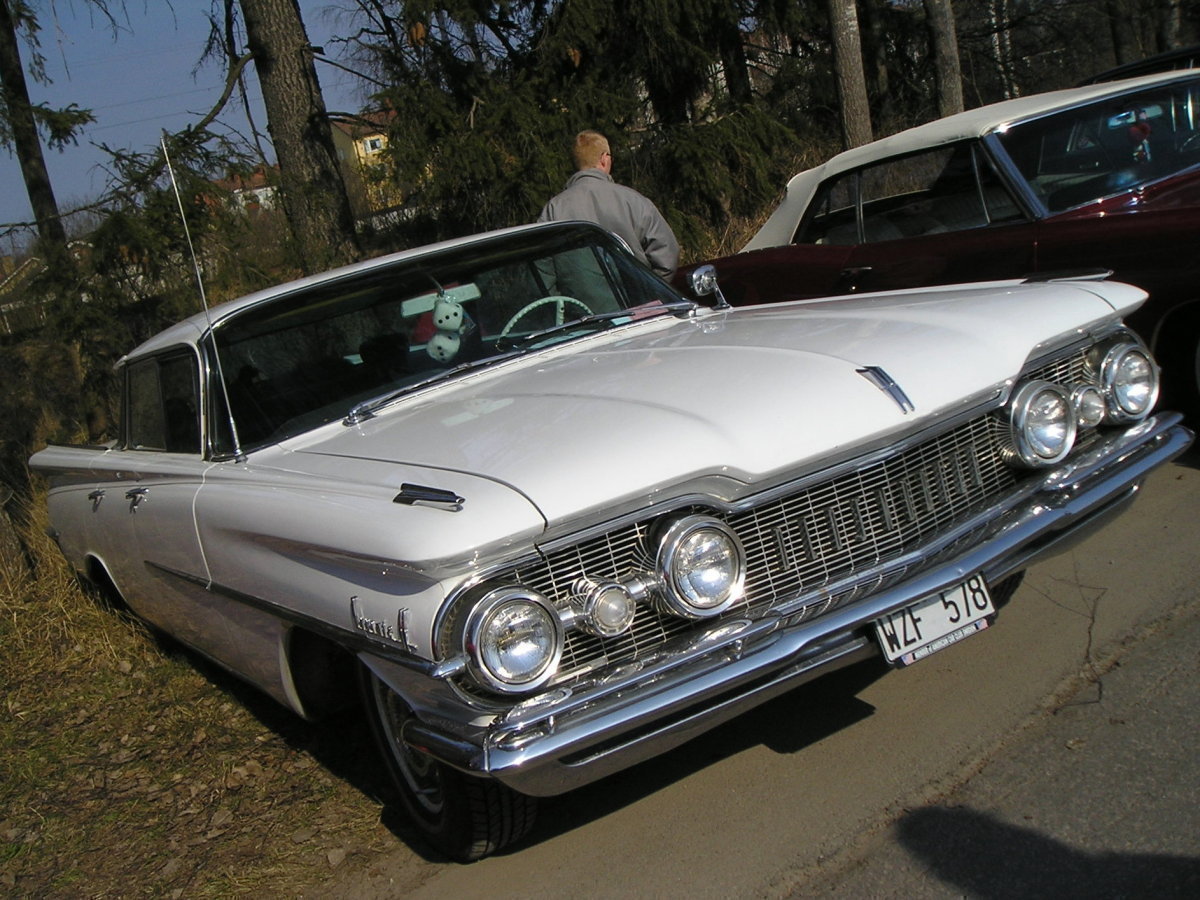 Oldsmobile Dynamic 88 4dr HT