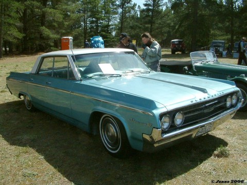 Oldsmobile Dynamic 88 Holiday 4dr