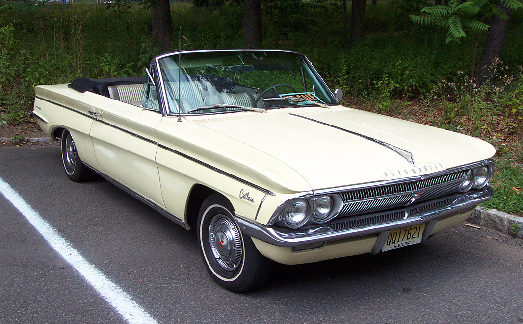 Oldsmobile F-85 Cutlass