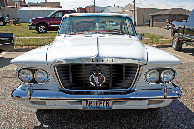 Plymouth Valiant Signet 2dr