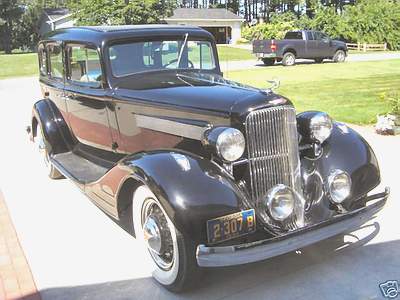 Pontiac Deluxe 4-door Sedan