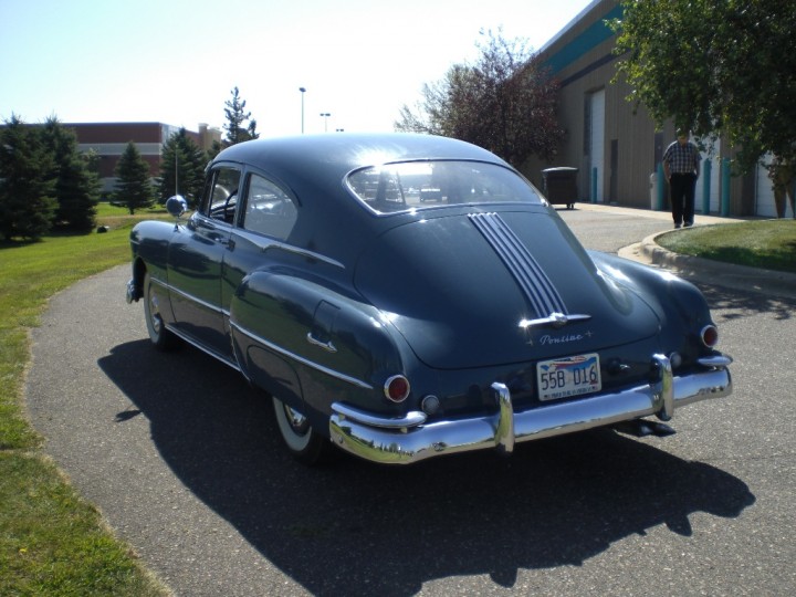 Pontiac Streamliner De Luxe 2dr