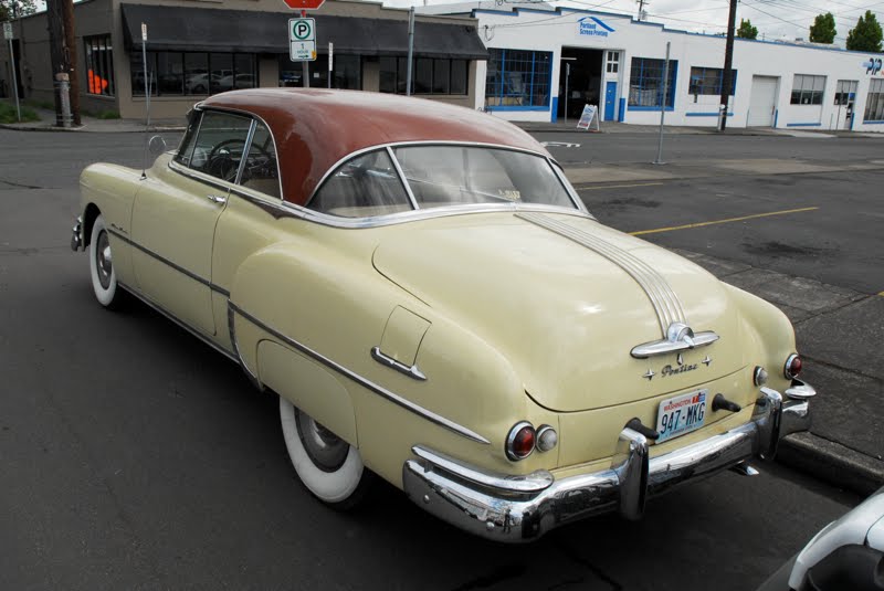 Pontiac Streamliner sedan