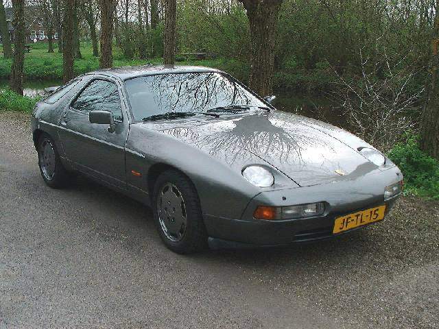 Porsche 928 S4