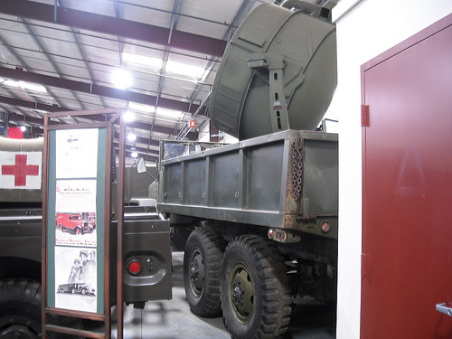 REO 2 Ton 6X6 Military Truck with Searchlight