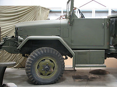 REO 2 Ton 6X6 Military Truck with Searchlight