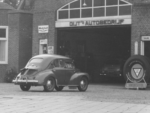 Renault 4CV R 1062