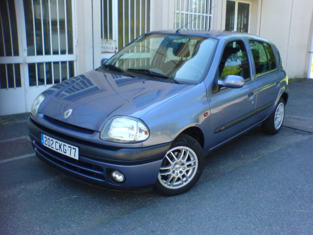 Renault Clio RXE 16 Auto