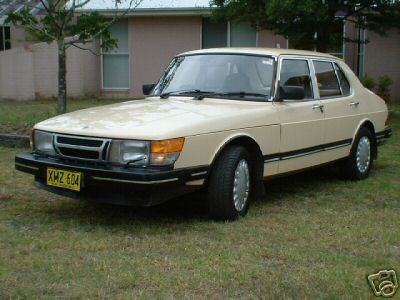 Saab 900i