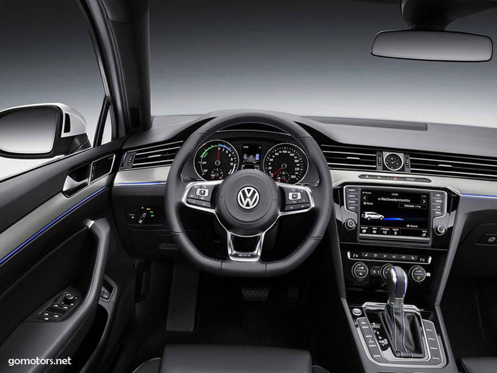 Volkswagen Passat GTE - 2015