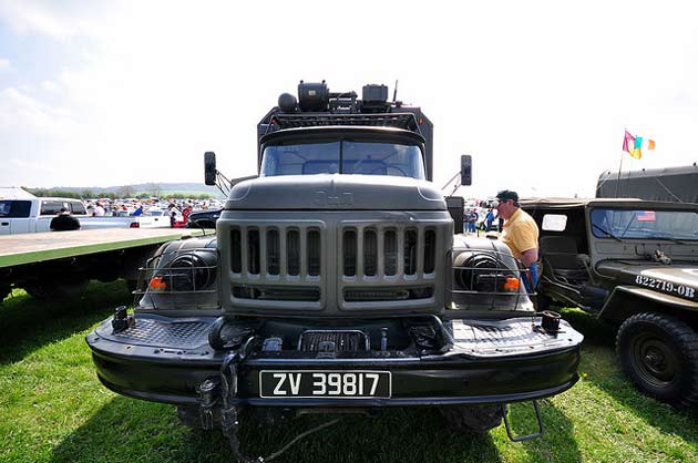 ZiL Airport generator truck